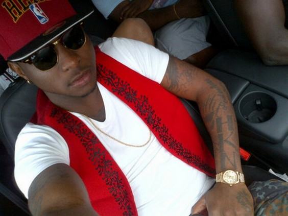 Davido tattoos himself on his back