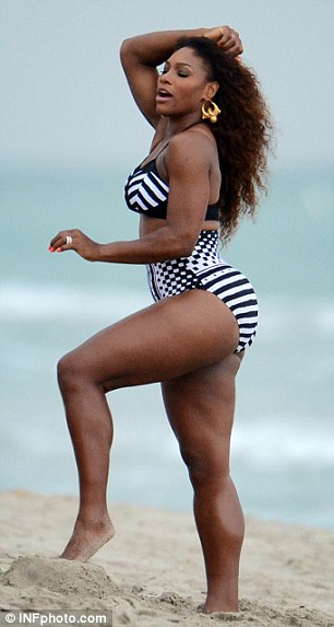 Serena Williams shows off her sexy figure