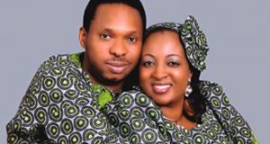 Alariwo and wife