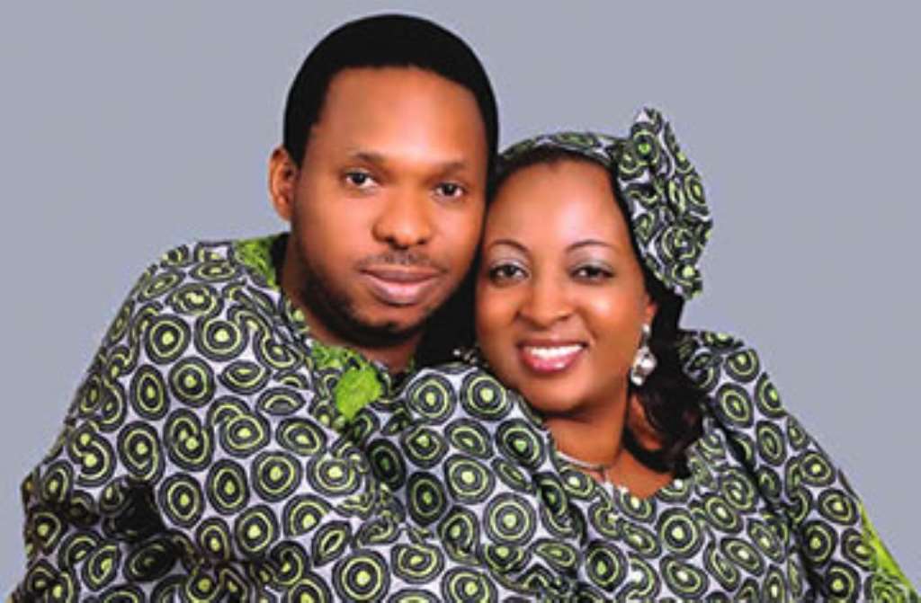 Alariwo and wife