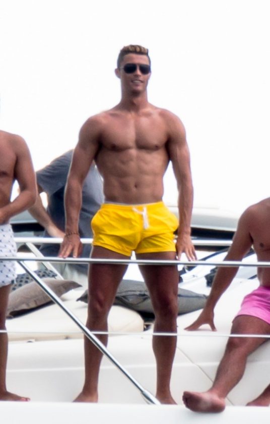 Cristiano Ronaldo shirtless yacht ride in miami