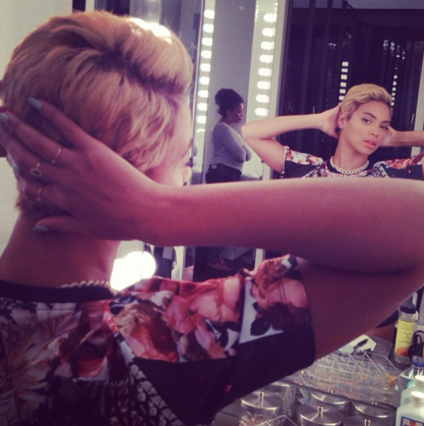 Beyonce rocks short hair