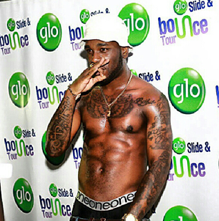 Burna Boy shows off his six packs at Glo bounce concert in calabar