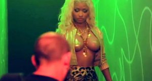 Nicki Minaj exposes her boobs on set for her new video