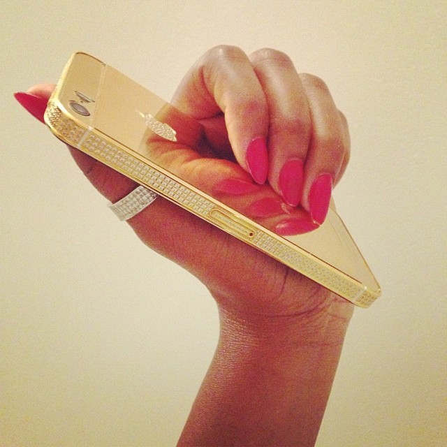 Genevieve Nnaji flaunts her gold plated iPhone5