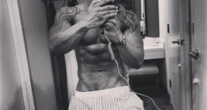 Iyanya Shows Off His Totally Ripped Abs