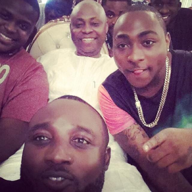 Davido poses for a selfie with dad