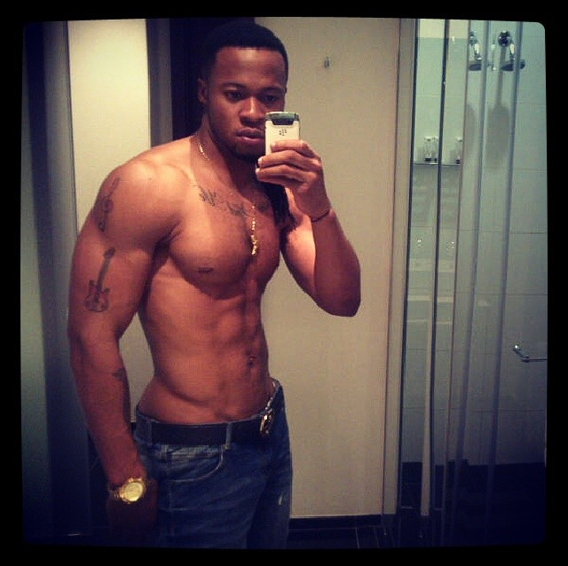 Flavour flaunts sexy body