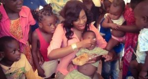 Chika Ike gives gifts to kids