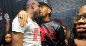 Phyno kissing