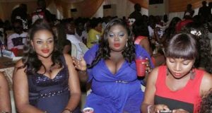 Eniola Badmus flashes private part