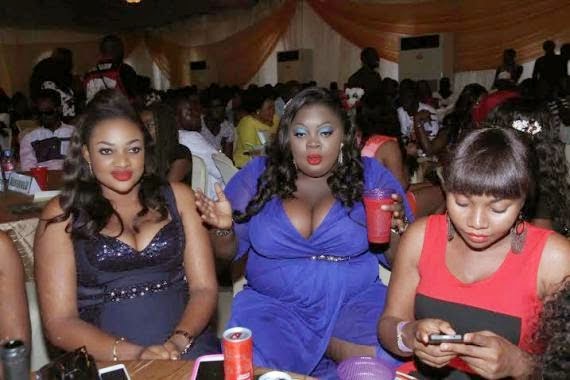 Eniola Badmus flashes private part