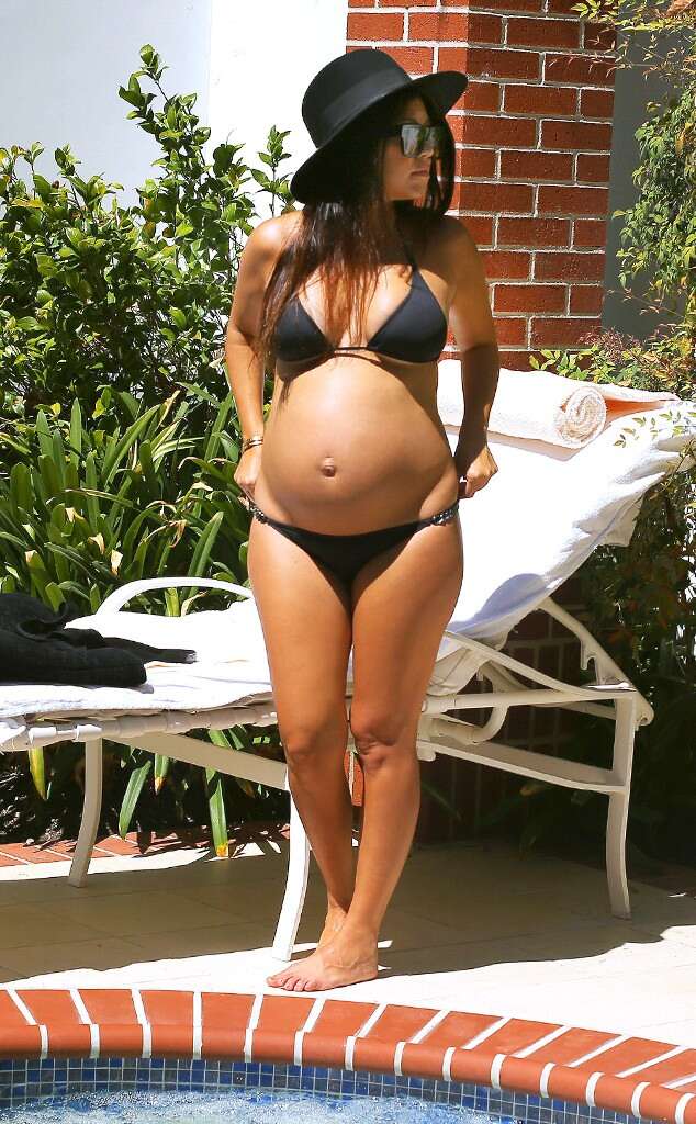 Kourtney Kardashian shows off baby bump in bikini
