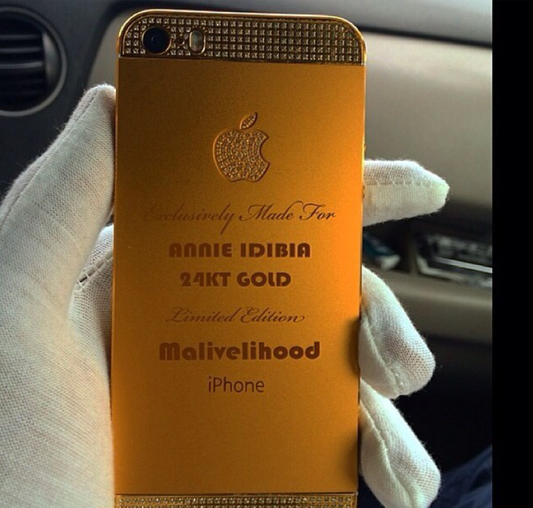 Annie Idibia gets a customized gold iphone from Malivelihood