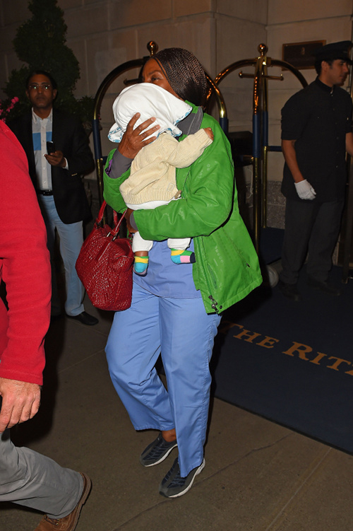 Kerry Washington steps out hubby Nnamdi and baby Isabelle