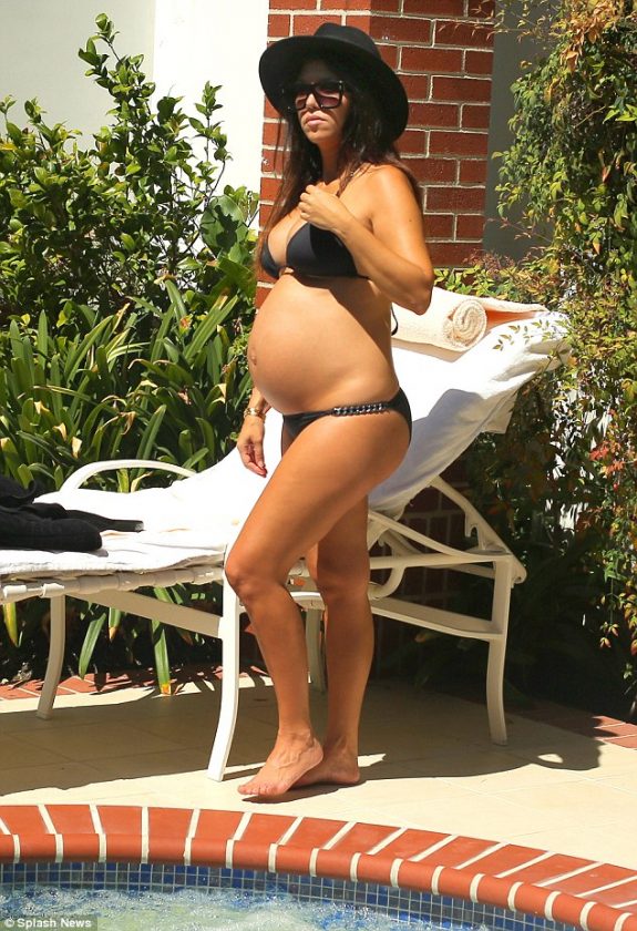Kourtney Kardashian baby bump