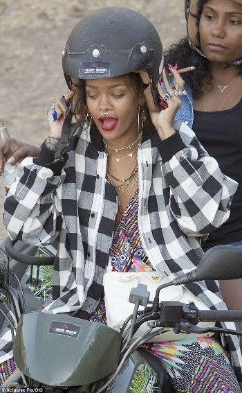 Rihanna holiday in France