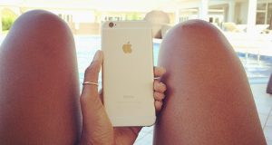 Yvonne Nelson shows off her iPhone 6