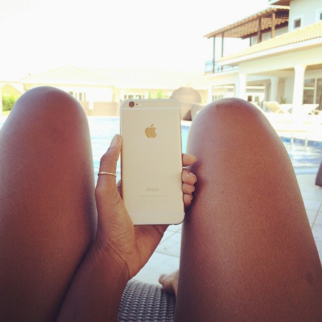 Yvonne Nelson shows off her iPhone 6