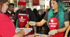 Kylie Jenner & Tyga spend Thanksgiving feeding the homeless