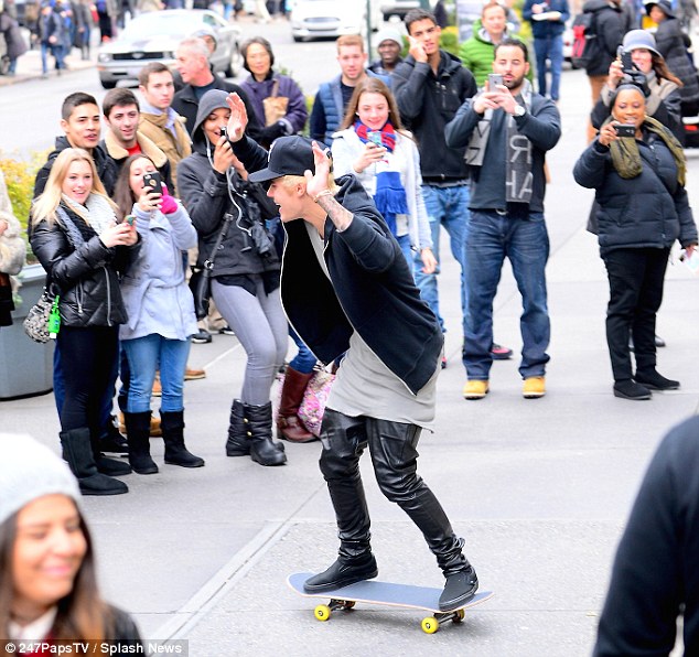 Justin Bieber skating
