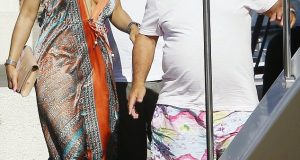 Lionel Richie's girlfriend suffers wardrobe malfunction