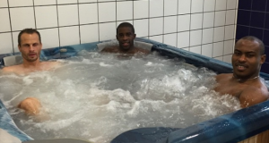 Vincent Enyeama and team mates