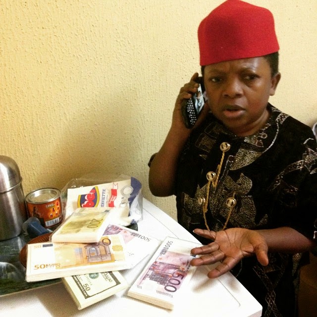 Chinedu Ikedieze flaunts wads of foreign currency on IG