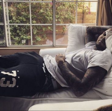 Chris Brown shows off his huge d*ick in new photo