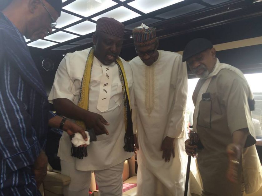 Okorocha donates campaign bus to Buhari