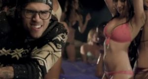 Chris Brown make it rain in Strip Club