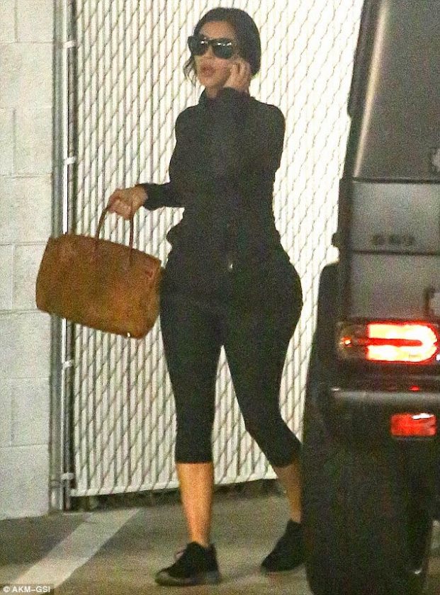 Kim Kardashian steps out without her ring