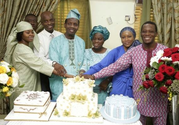 Pastor Adeboye cuts his birthday cake with his wife & kids