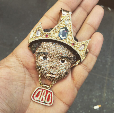 Davido flaunts his customized 'OBO' diamond pendant