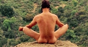 Josh Duhamel Goes Naked
