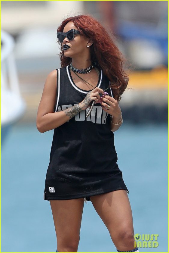 Rihanna Hawaiian vacation