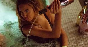 Beyonce pours champagne Feeling Myself video