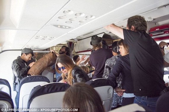 Angelina Jolie & Brad Pitt fly Economy with their 6 kids
