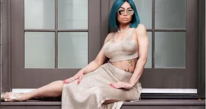 Blac Chyna flaunts her nipples