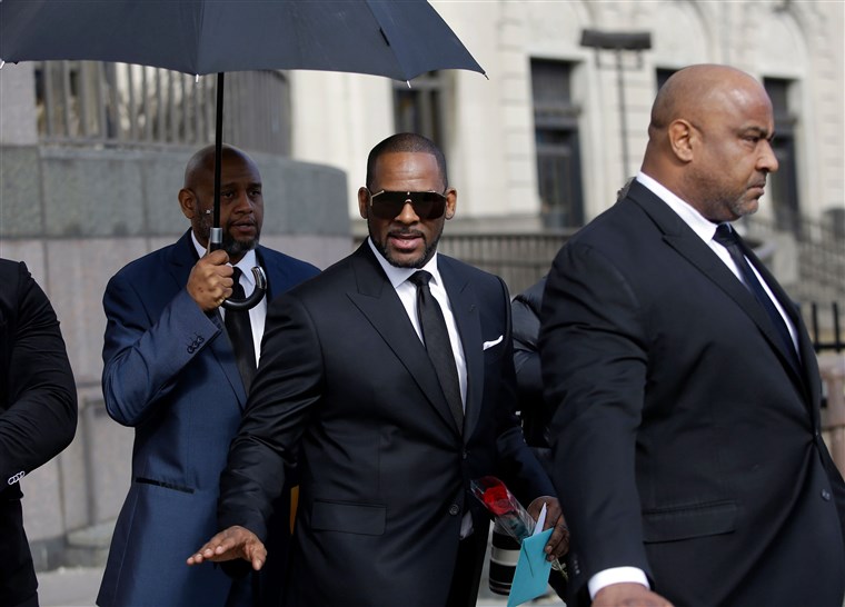 US Singer R Kelly Sued To Court By Elder Brother Over Unpaid Salary