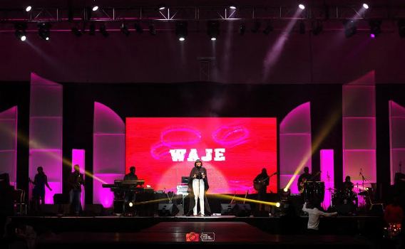 Waje stuns at Ragheb Alama concert