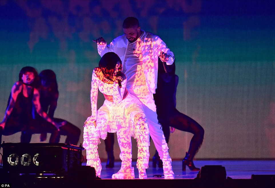 Rihanna Twerks Up A Storm During Performance With Drake At The Brit Awards