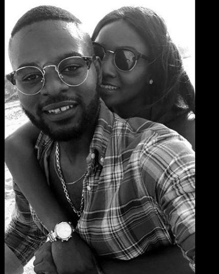 Falz and Simi loved up in New beach photos