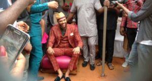 Jidenna Visits His Primary School In Enugu