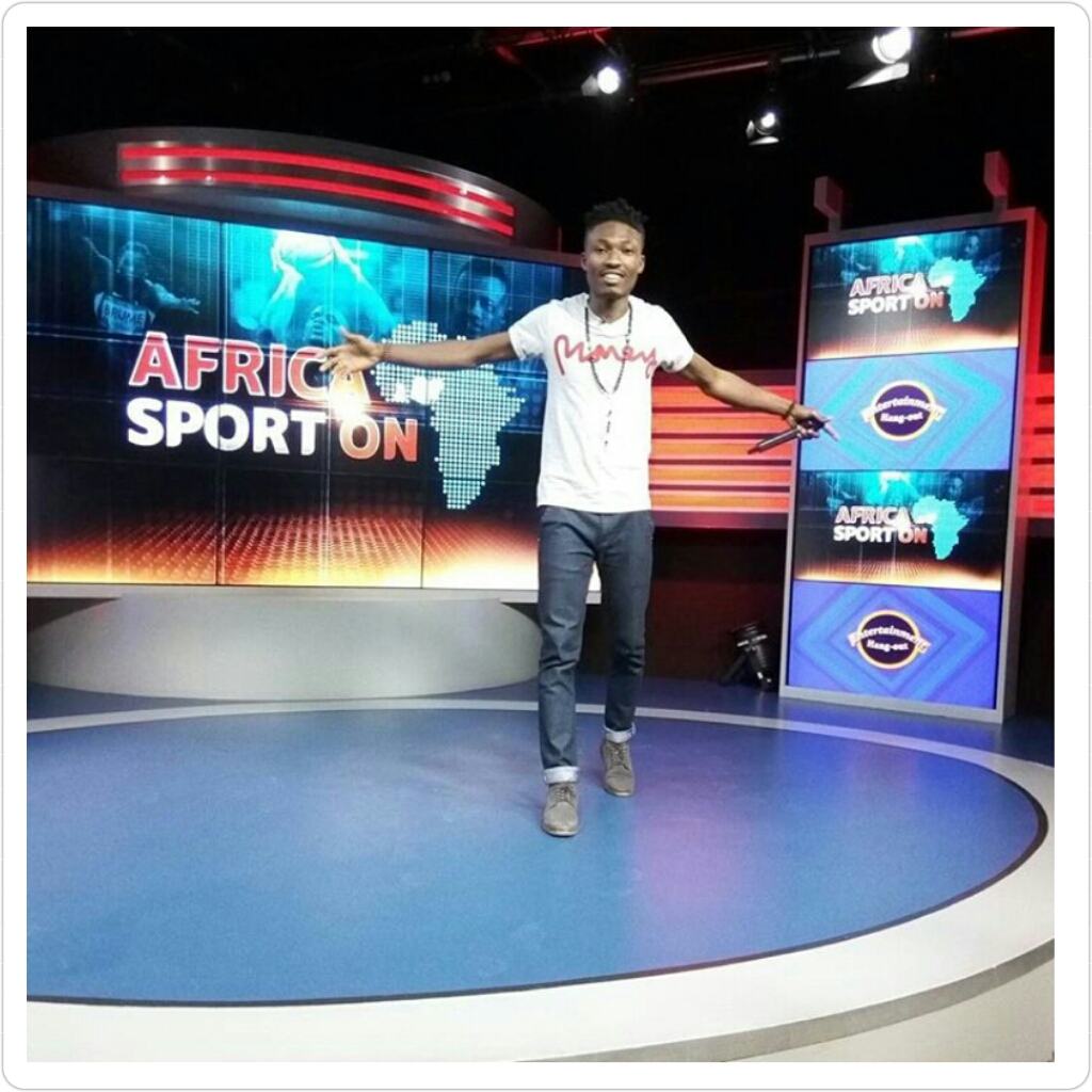 Efe signs on SuperSports wall of champions