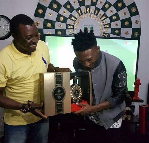 Efe Pays Visit To Comedian Alibaba; Gets Gifted With An Exotic Drink