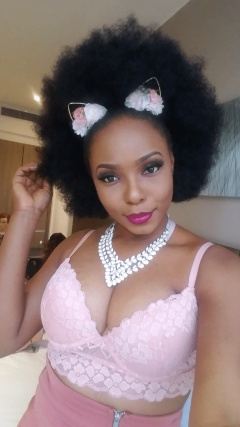 Yemi Alade flaunts cleavage in new photo