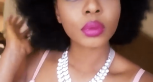 Yemi Alade flaunts cleavage in new photo