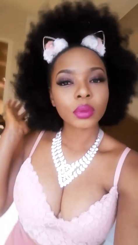 Yemi Alade flaunts cleavage in new photo