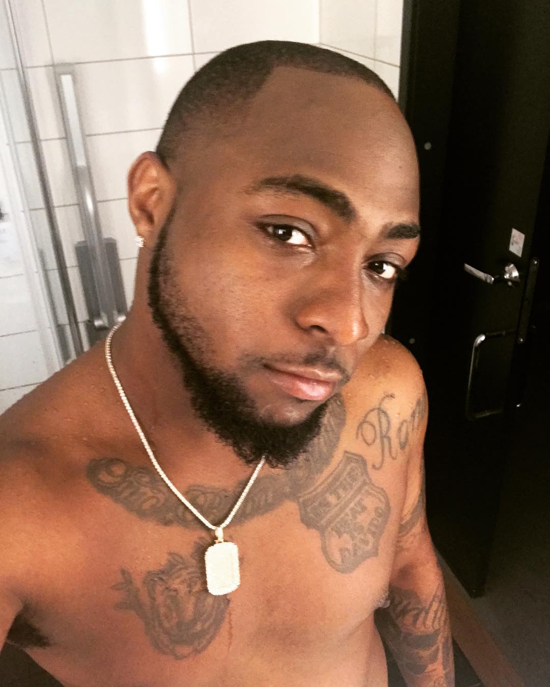 Davido's hairy armpit